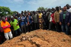 25 cristãos são mortos na Nigéria enquanto famílias enterravam vítimas de ataque anterior