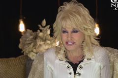 Lenda do Country, Dolly Parton morre aos 80 anos: “Está nos braços de Jesus”