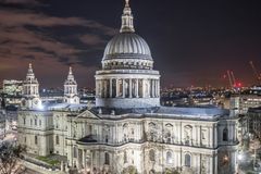 Catedral histórica de Londres fecha parceria com casa noturna para promover shows