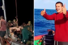 Após 20 dias à deriva, pescadores louvam a Deus durante resgate no Ceará