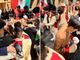 Boxeador ora com equipe antes de disputar cinturão e vence por nocaute