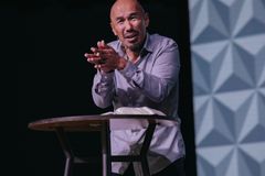 Francis Chan: Churches must bring 'sacredness' back to worship as increasing numbers abandon Christianity
