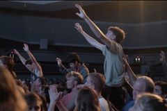 Hundreds gather to proclaim name of Jesus at Sean Feucht ‘Let Us Worship’ summer tour