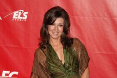 CCM Icon Amy Grant: ‘It’s So Important to Set a Welcome Table …Gay, Straight, It Does Not Matter’