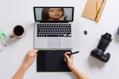 A TikToker is Calling Out Celebrities Who Over-Edit Their Photos