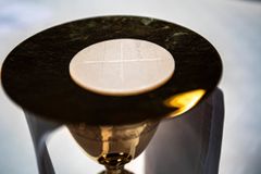 Bishops to continue discussion of Catholics and Eucharist in fall meeting | Crux Now