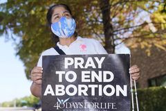 Appeals court revives Texas heartbeat law