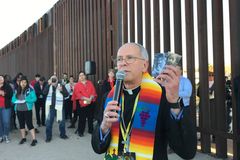 El Paso bishop receives Ambassador of Peace Award from St. Norbert College | Crux Now