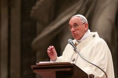 Pope offers clarifications on new process for liturgical translations