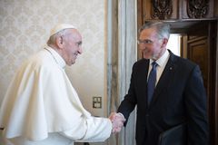 Pope Francis meets Knights of Columbus leader at Vatican