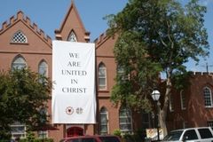 Charleston's Christians pray for unity
