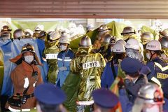 Knife-wielding suspect injures 17 on Tokyo train