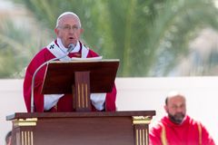 Do not avoid the wounds of the Church, pope says in Sicily