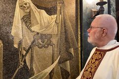 Knocking at death’s spiritual door in the time of COVID-19 | Crux