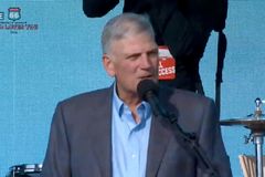 Franklin Graham Launches 'God Loves You' Tour Along Iconic Route 66 to Preach Message of Hope to Americans