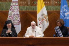 Pope Francis launches ecology degree course at pontifical university