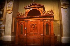 USCCB liturgy chair: No cell phones for confession, no delegation of sacramental anointing