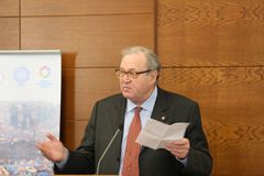 Knights of Malta Grand Master to resign at request of Pope Francis