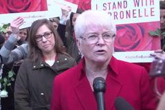 Christian Florist agrees to pay $5k to end lawsuit over refusal to serve gay wedding