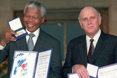 Last apartheid South African president F.W. de Klerk dies