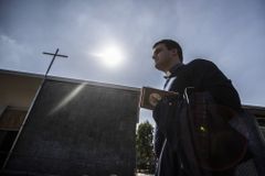 Italy sees drop in native-born priests, increase in foreign clergy | Crux