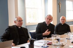 English, Welsh bishops say vulnerable do not yet need to return to Mass