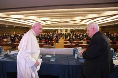 Pope gives Italian bishops beatitudes to be good shepherds