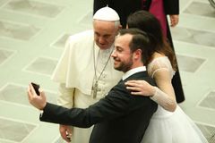 Francis tells youth to evangelize through the ‘digital world’