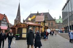 As COVID-19 cases surge, Germany, Austria close many Christmas markets