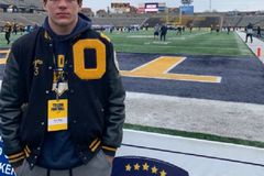 Thousands call for Oxford High stadium to be renamed after hero student who tried to disarm shooter