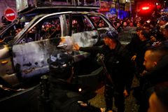 Two Israelis Escape Attack by Palestinian Mob in Ramallah