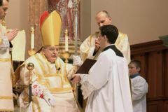 Cardinal Burke thanks God for COVID-19 recovery, during first public Mass