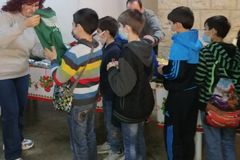 ‘A bridge of smiles’: Food, fun and ‘shopping’ for Lebanese children