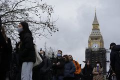 U.K. reports first omicron death