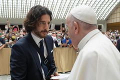 Pope Francis meets actor who plays Jesus in ‘The Chosen’