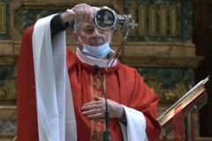 St. Januarius’ blood fails to liquefy at start of December anniversary