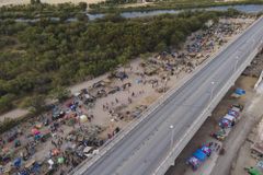 New Surge at Southern Border: 400,000 Expected in Oct., Inspired by Haitian Migrants Under Bridge