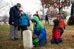 Group Condemns Laying Wreaths on Veterans' Tombstones, Calls Them 'Christian Gang Signs'