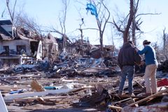 Franklin Graham & Samaritan's Purse Serving Christmas Eve Lunch to Kentucky Tornado Survivors