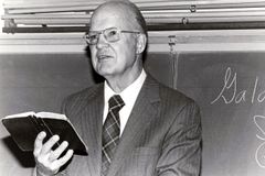 Jack MacGorman, long-time professor, SWBTS chapel namesake, dies at age 100 | Baptist Press