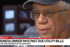 Army Vet Pays Off at Least 677 People's Late Utility Bills, Bringing a Christmas Miracle to Many