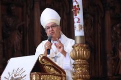 Lima archbishop offers 'clarification' on controversial Eucharist remarks