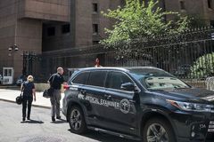 Jeffrey Epstein commits suicide in jail