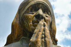 India lifts block on Mother Teresa charity