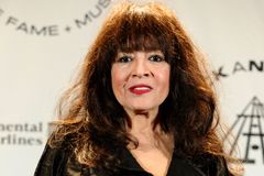 Ronnie Spector, Leader of '60s Girl Group 'The Ronettes' Dies