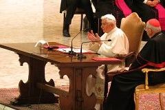 Pope: media helped spread misinterpretations of Vatican II