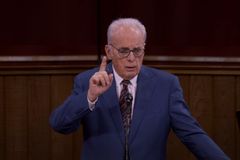 Christian conservatives respond to John MacArthur comparing 'religious freedom' to 'idolatry'