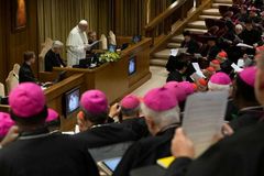 Pope Francis establishes new commission to study women deacons