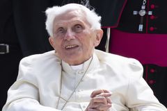 Report accuses retired pope of mishandling abuse