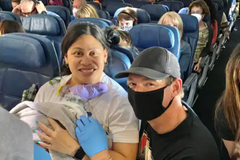 A Woman Who Didn't Know She Was Pregnant Gave Birth Midflight, with the Help of Three NICU Nurses - RELEVANT